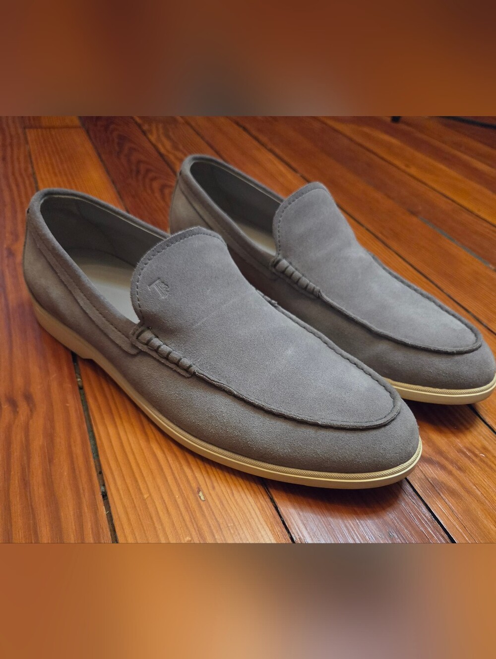Tod’s men suede Loafer Light Gray